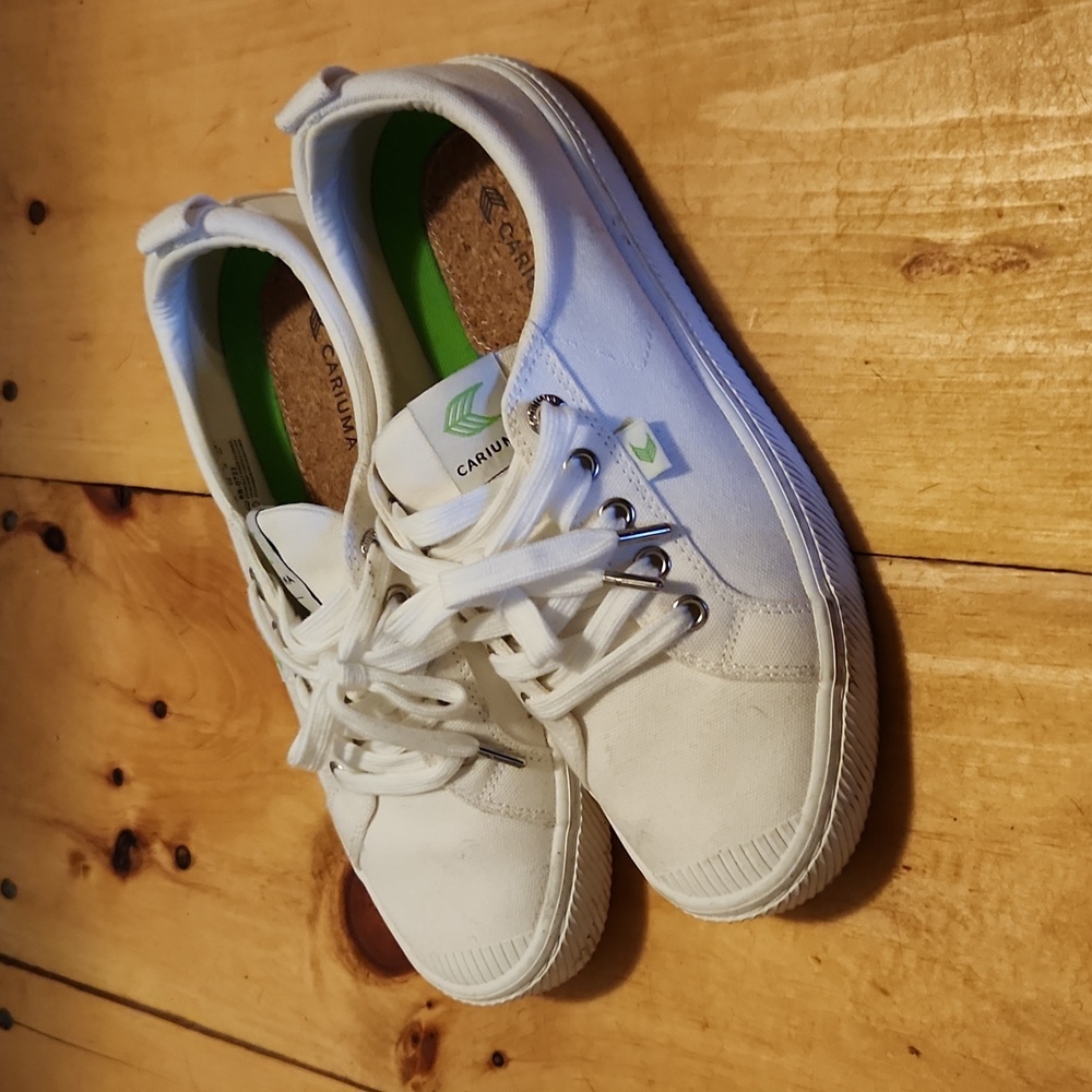 Cariuma OCA Low Off-White Canvas Sneaker - Size 9